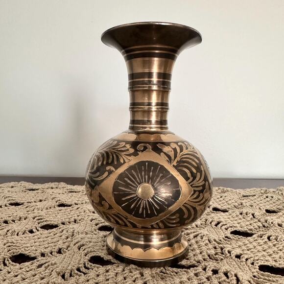 Vintage Brass Vase Hand Etched Floral Design MCM Boho Home Decor 6.5" Tall - Picture 4 of 5